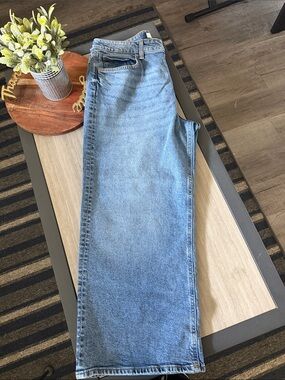 H&M Light Blue Straight-Leg Jeans